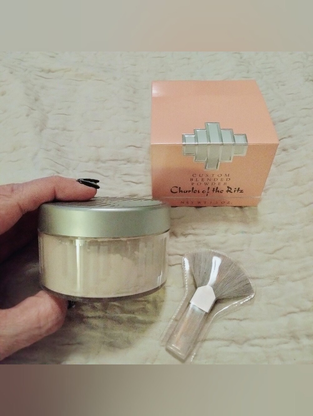 Charles Of The Ritz Soft Pink Translucent Face Powder - Picture 7 of 9